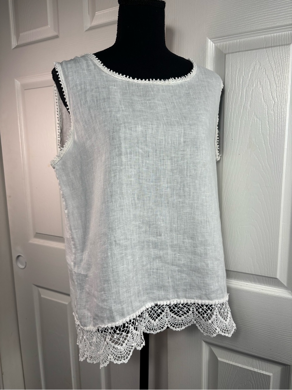 Laura Bianchi Italian Linen Sleeveless Top with Crochet Lace Women’s Medium